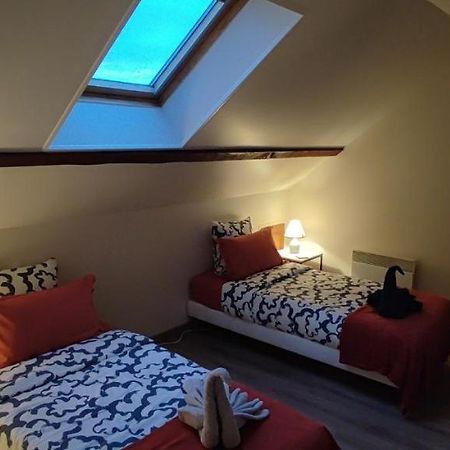 Au Pied Du Chateau 2 Bellegarde-du-Loiret Habitación foto