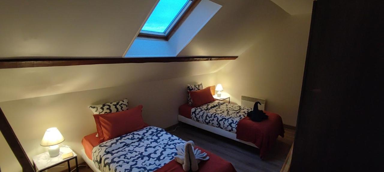 Au Pied Du Chateau 2 Bellegarde-du-Loiret Habitación foto