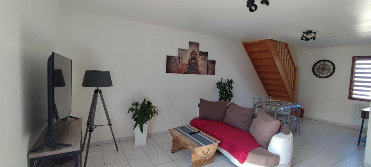 Au Pied Du Chateau 2 Bellegarde-du-Loiret Habitación foto