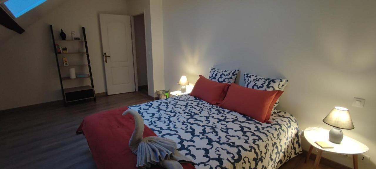 Au Pied Du Chateau 2 Bellegarde-du-Loiret Habitación foto