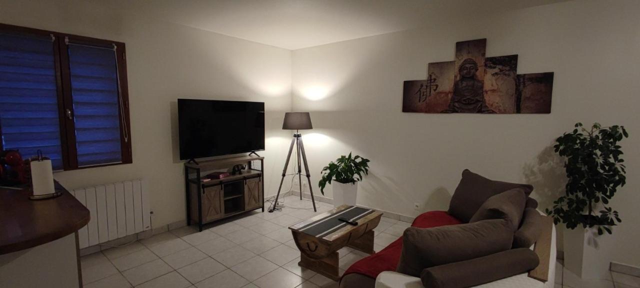Au Pied Du Chateau 2 Bellegarde-du-Loiret Habitación foto