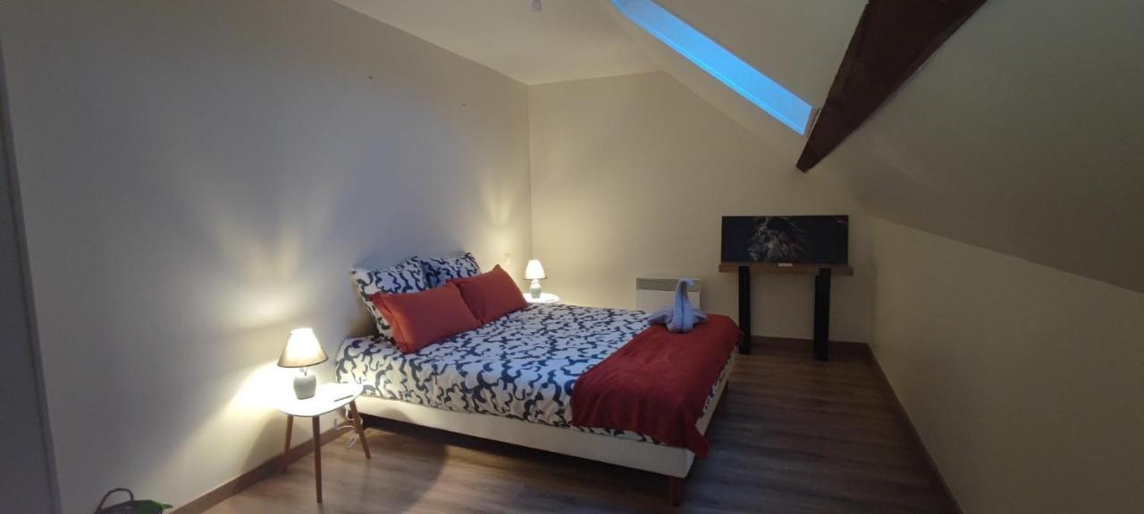 Au Pied Du Chateau 2 Bellegarde-du-Loiret Habitación foto